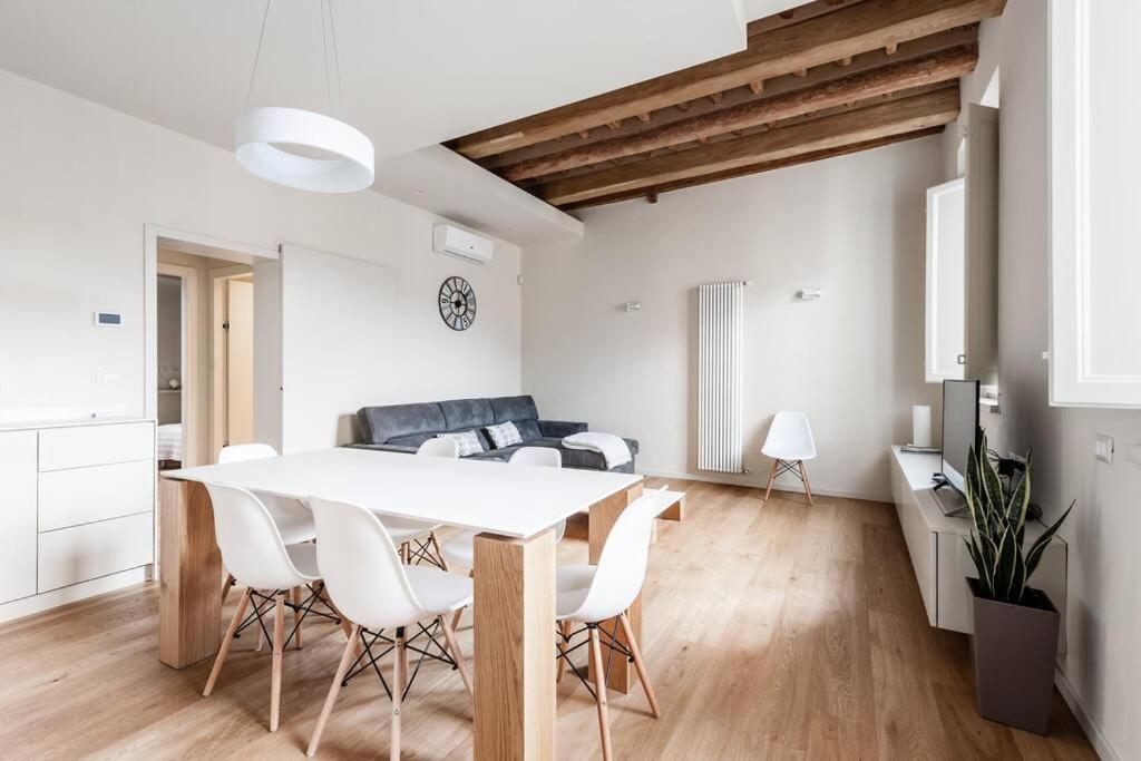 Centro Lucca Vicolo San Pierino 8 Apartment ภายนอก รูปภาพ